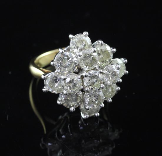 A 1980s 18ct gold and diamond cluster ring, size J.